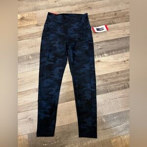 Danskin womens Navy/black Camo Leggings size medium NWT